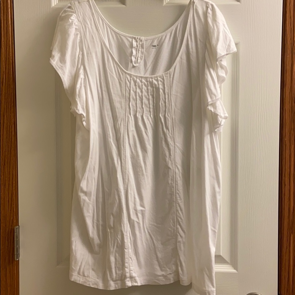 Gap XL top with flutter sleeve